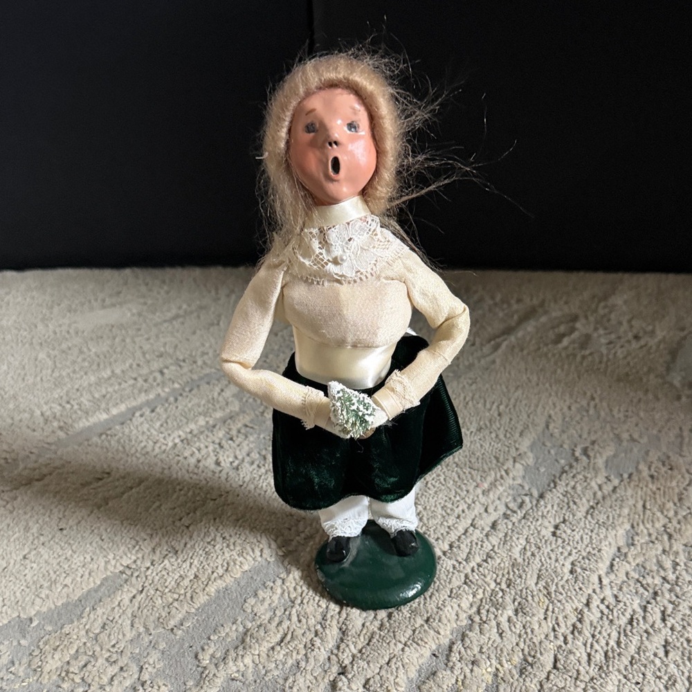 Vintage Byers Choice Christmas Caroler Victorian Lady Fur Muff Signed Byers 86